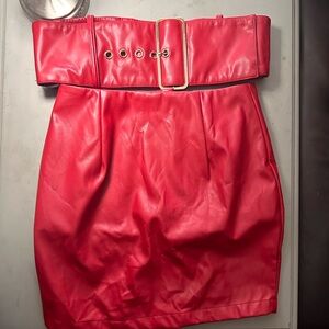 Stunning 2 piece red leather set